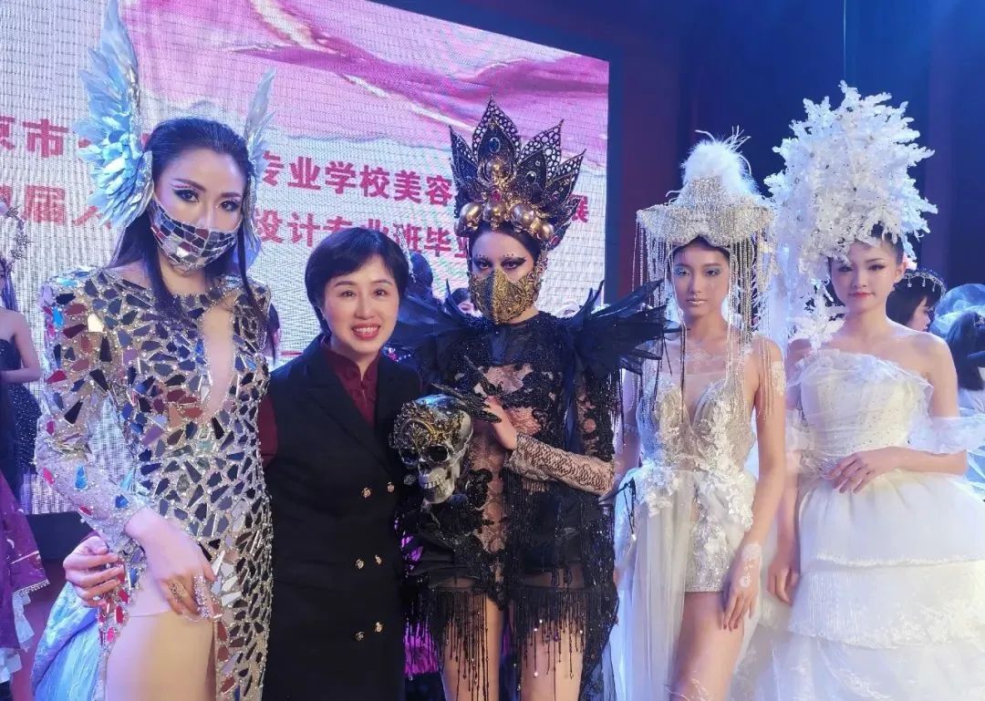 金陵老年大学英语班_金陵老年大学课程及价格表_金陵老年大学官网报名课程表