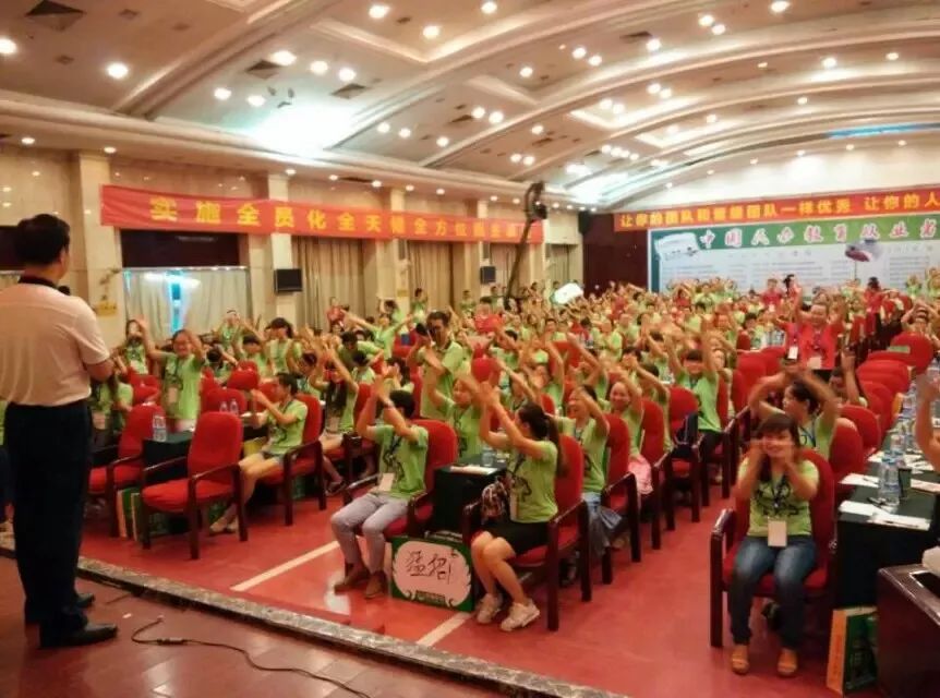 英语少儿培训班招生广告_少儿英语培训机构广告_培训少儿招生英语班广告文案